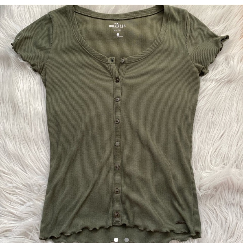 Army green Hollister slim button up tshirt
